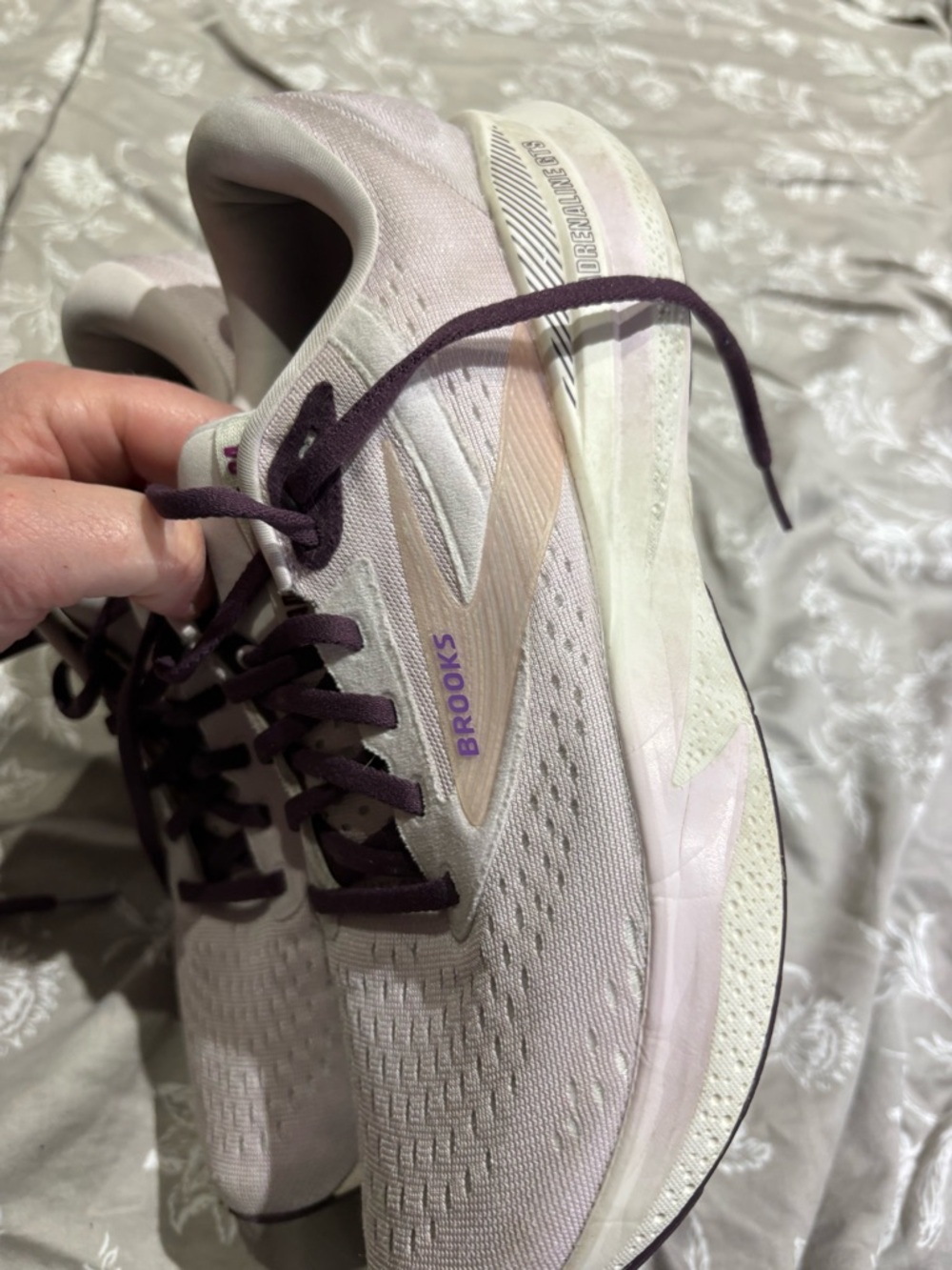 Brooks Adrenaline GTS light lavender sneakers 9